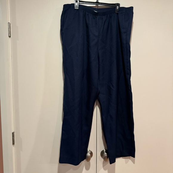 Alfred Dunner Pants - 5/25 Women’s Plus Size Alfred Dunner Straight Leg Pants in Navy Blue